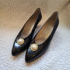 Vintage Bruno Magli black patent leather pumps